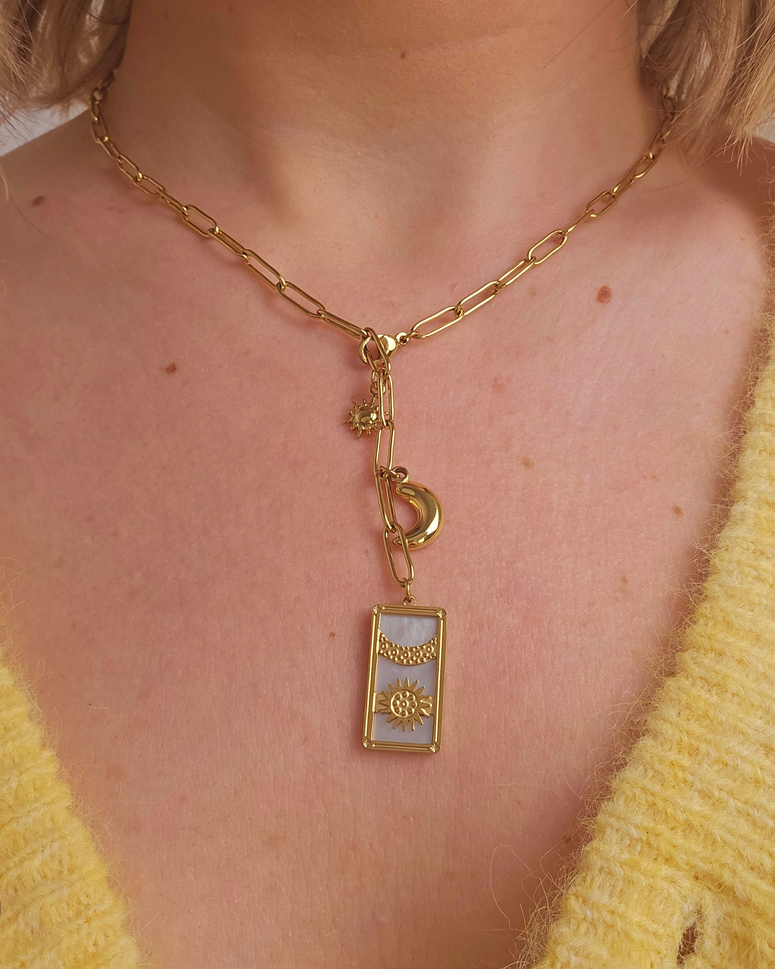 Collier Moon