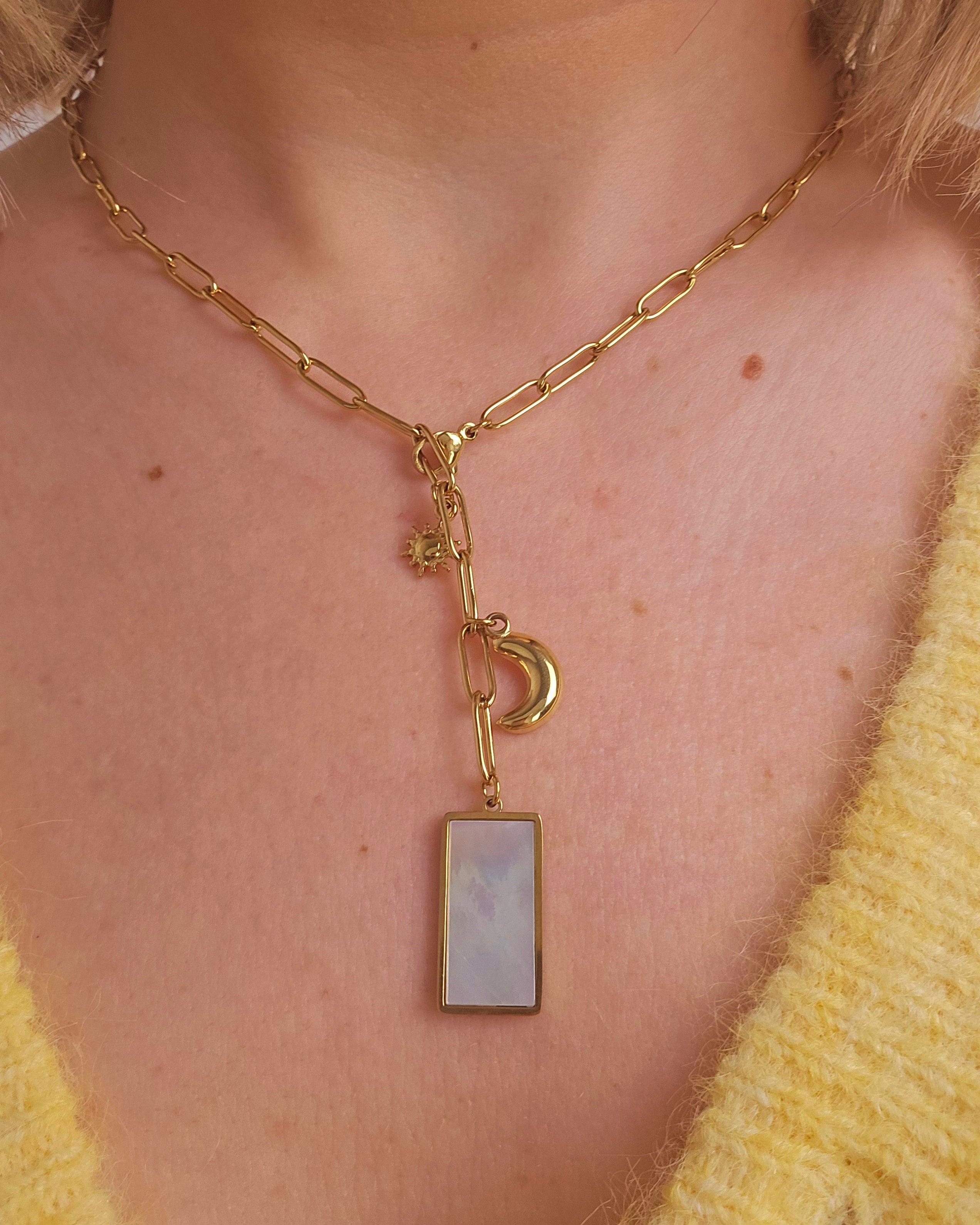Collier Moon