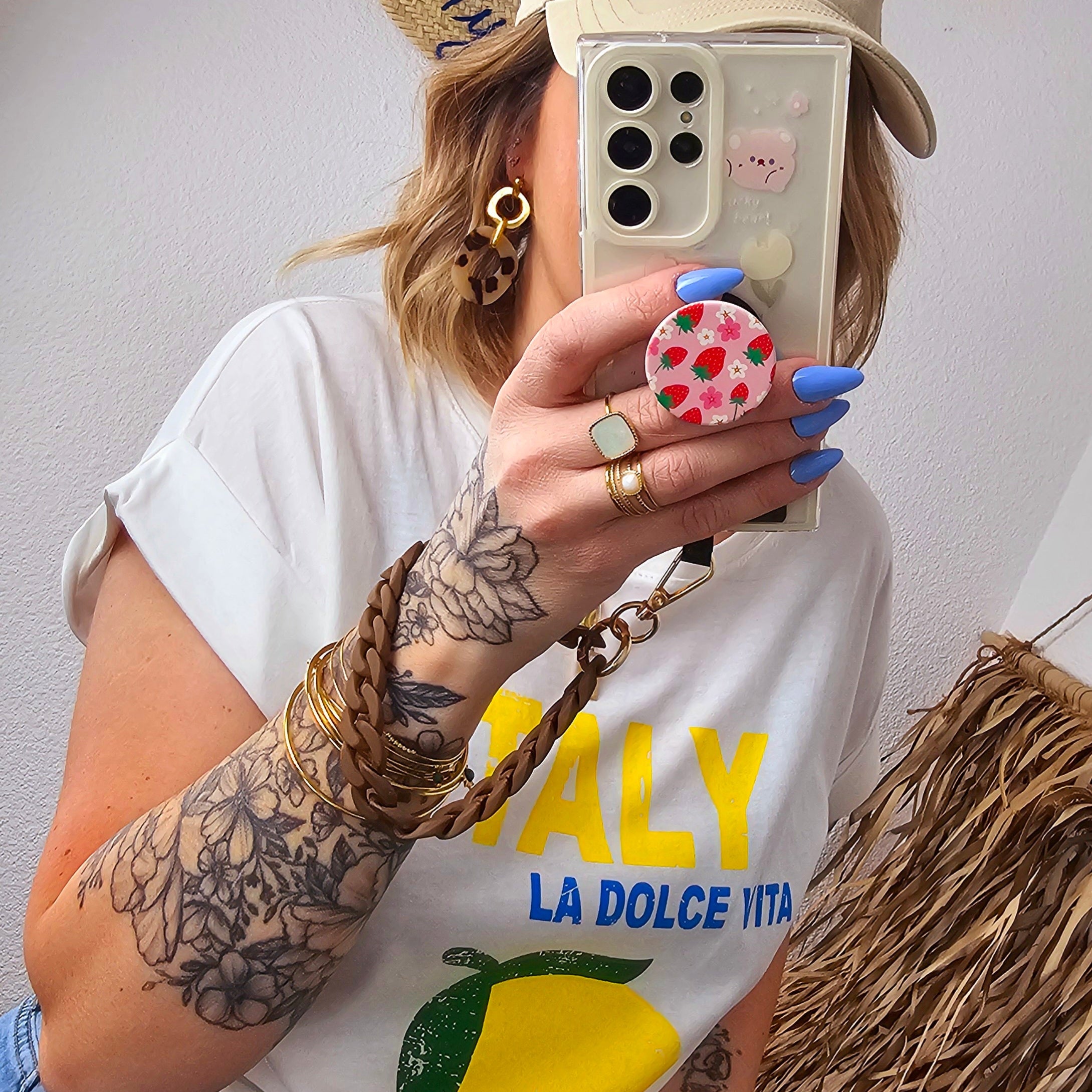 Short Chain Phone Holder