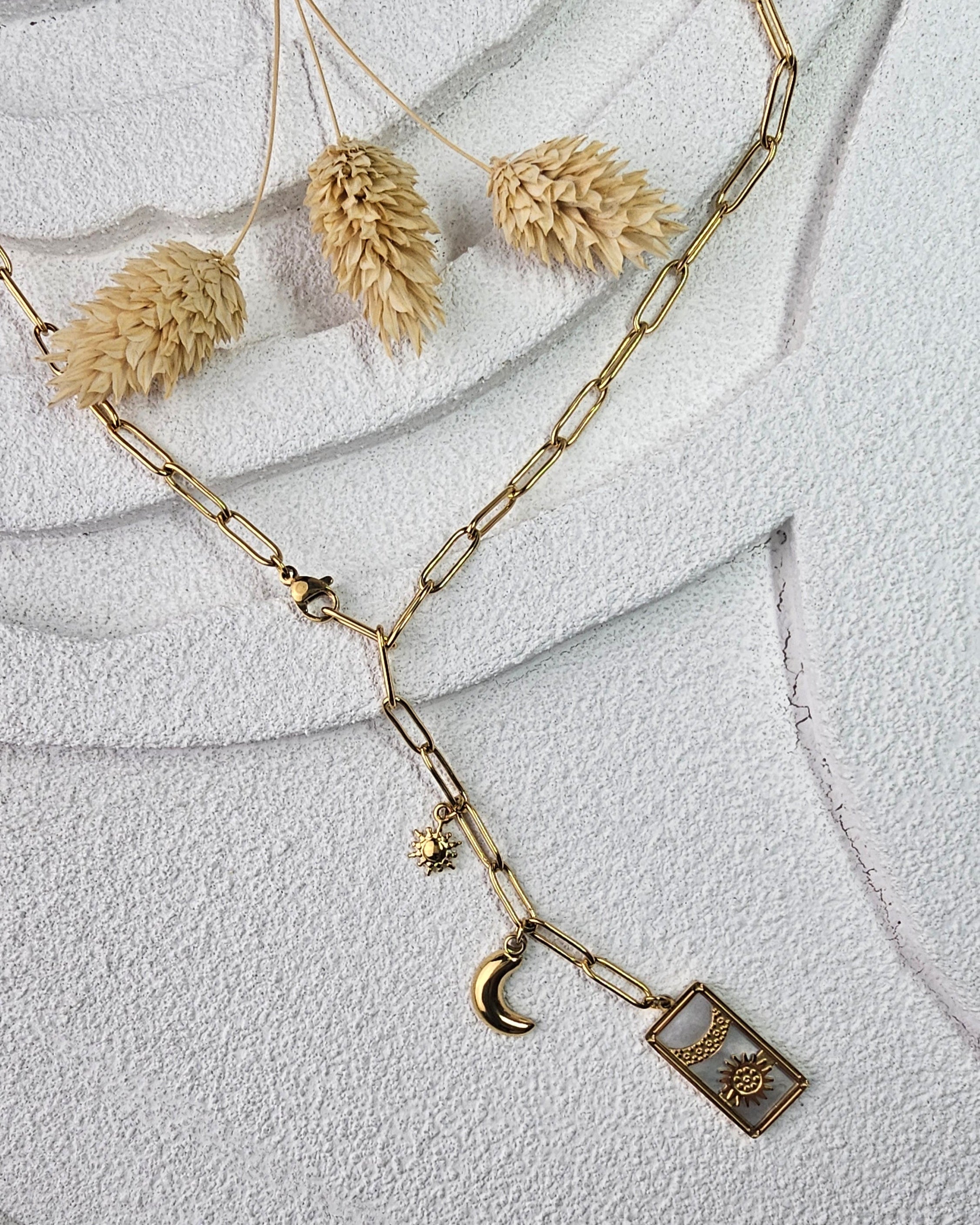 Collier Moon