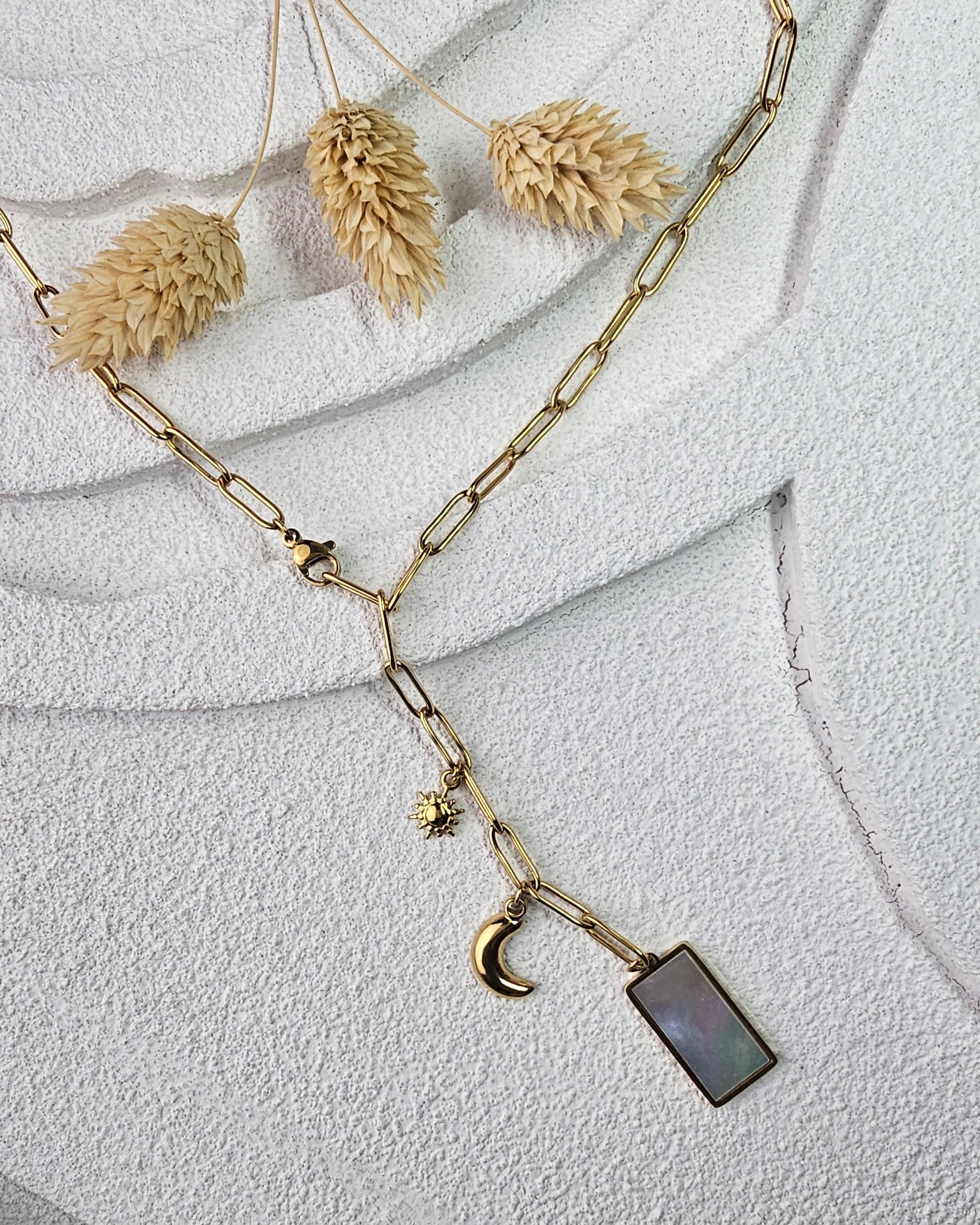 Collier Moon