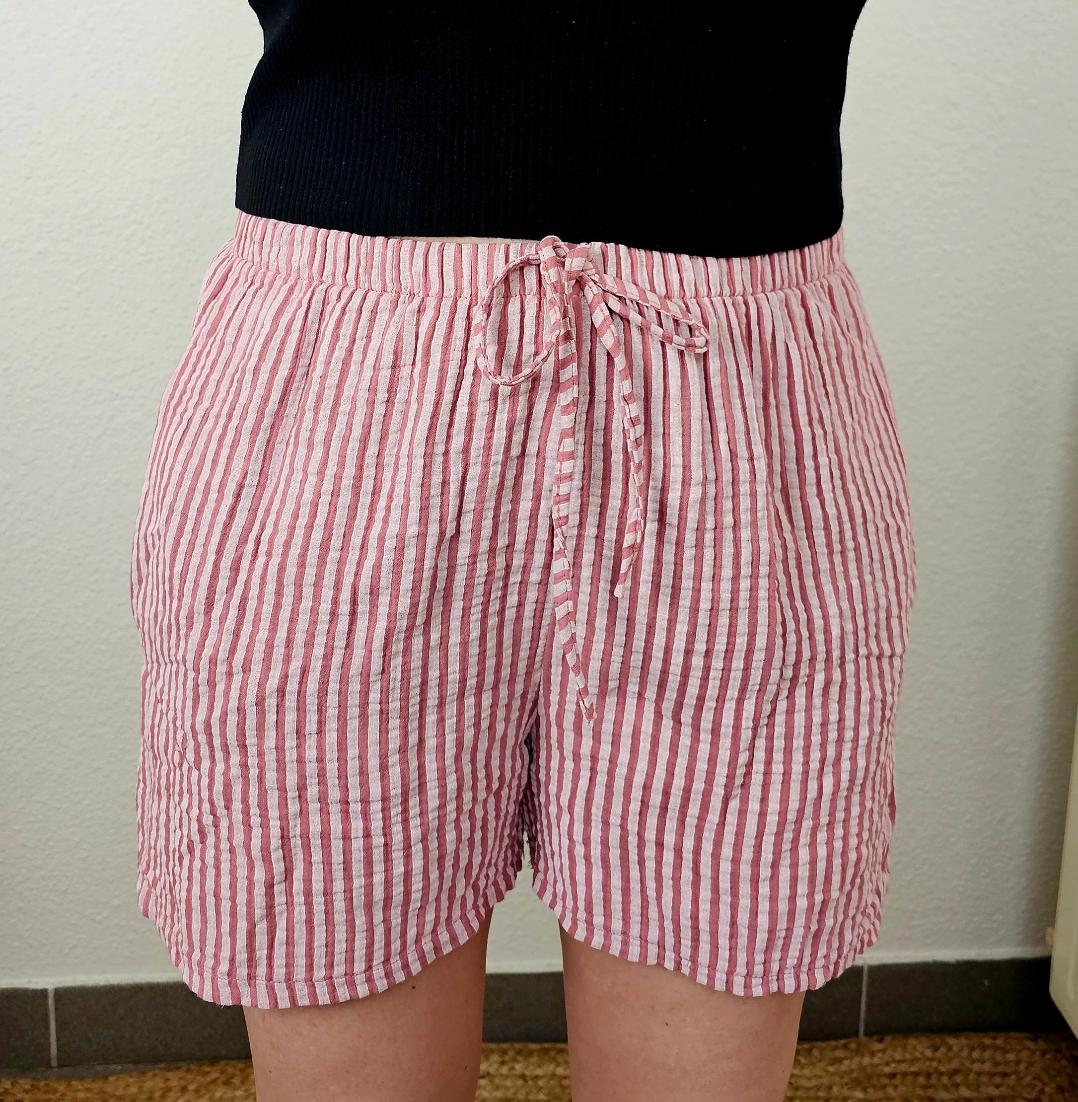 Short Laura