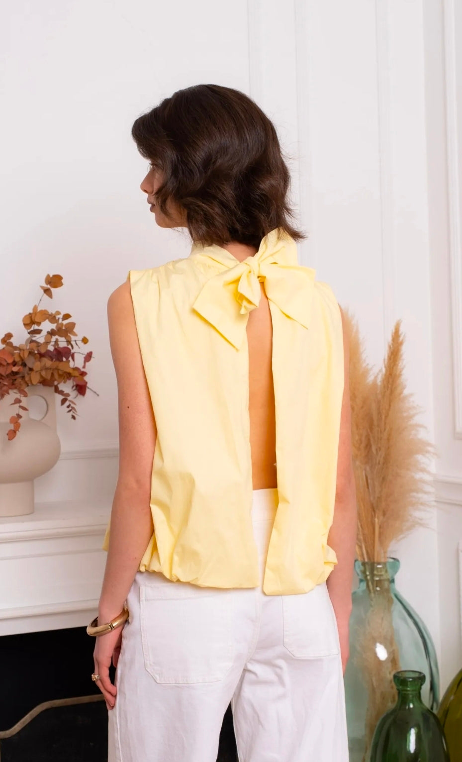 Blouse sans manches dos nu femme Carolina portée mannequin