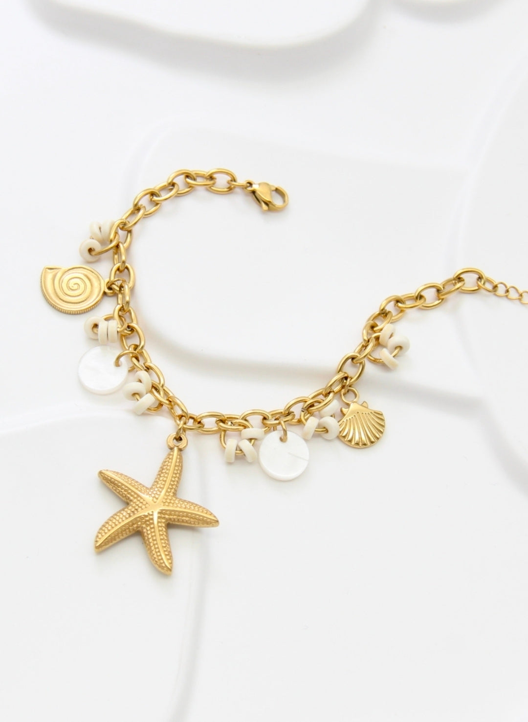 Bracelet Riviera Dorée étoile de mer femme détail coquillages nacre
