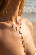 Collier Astrella lune étoile doré femme porté