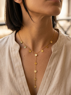 Collier Nova cravate pampilles doré femme porté