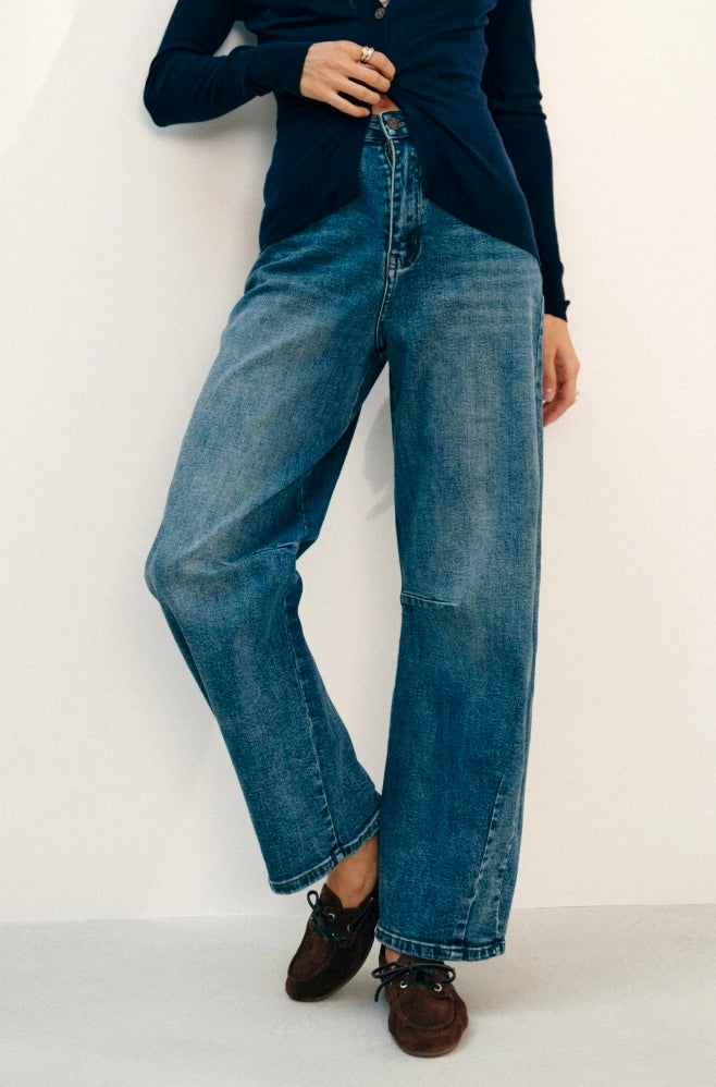 Jean barrel taille haute femme Ezra porté mannequin
