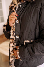 Manteau Felindra détail du côté noir matelassé