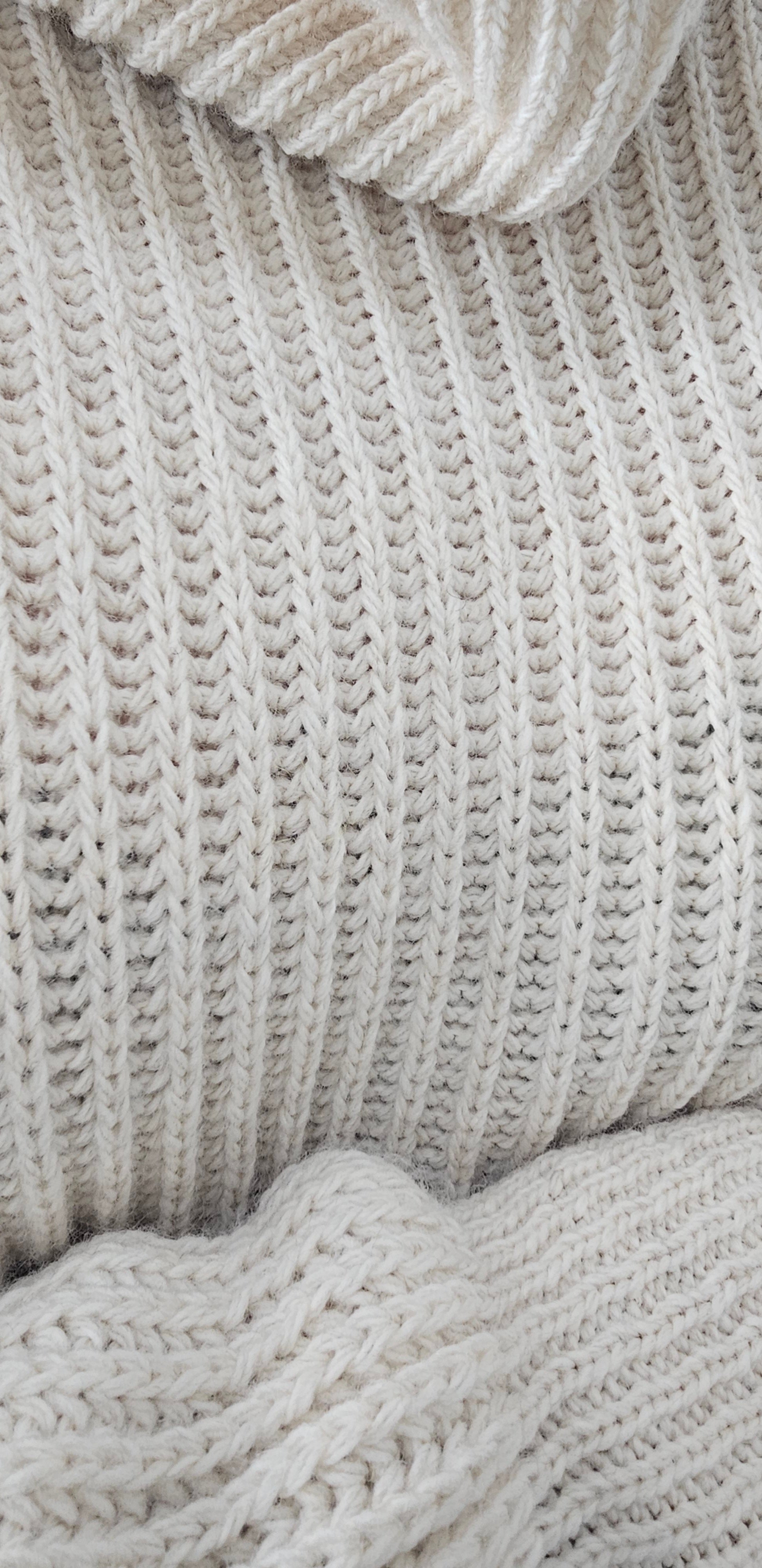 Pull beige maxi-col roulé femme Lou détail maille