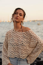 Top crochet ajouré beige motif vagues femme Niela portée mannequin